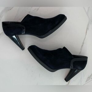 Gorgeous Stuart Weitzman Black Suede/Patent Leather Booties, Size 7.5